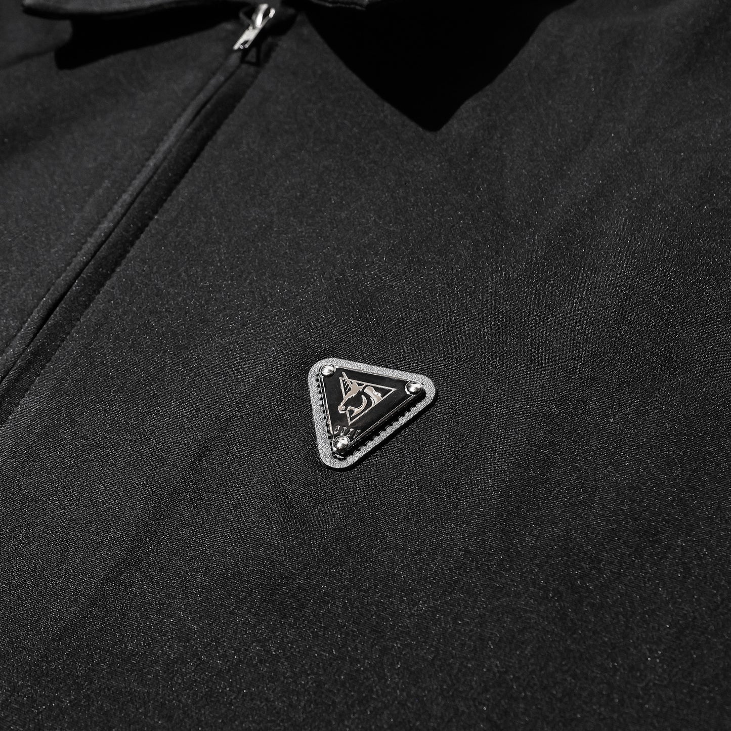 COZY Emblem Zipper Shirt