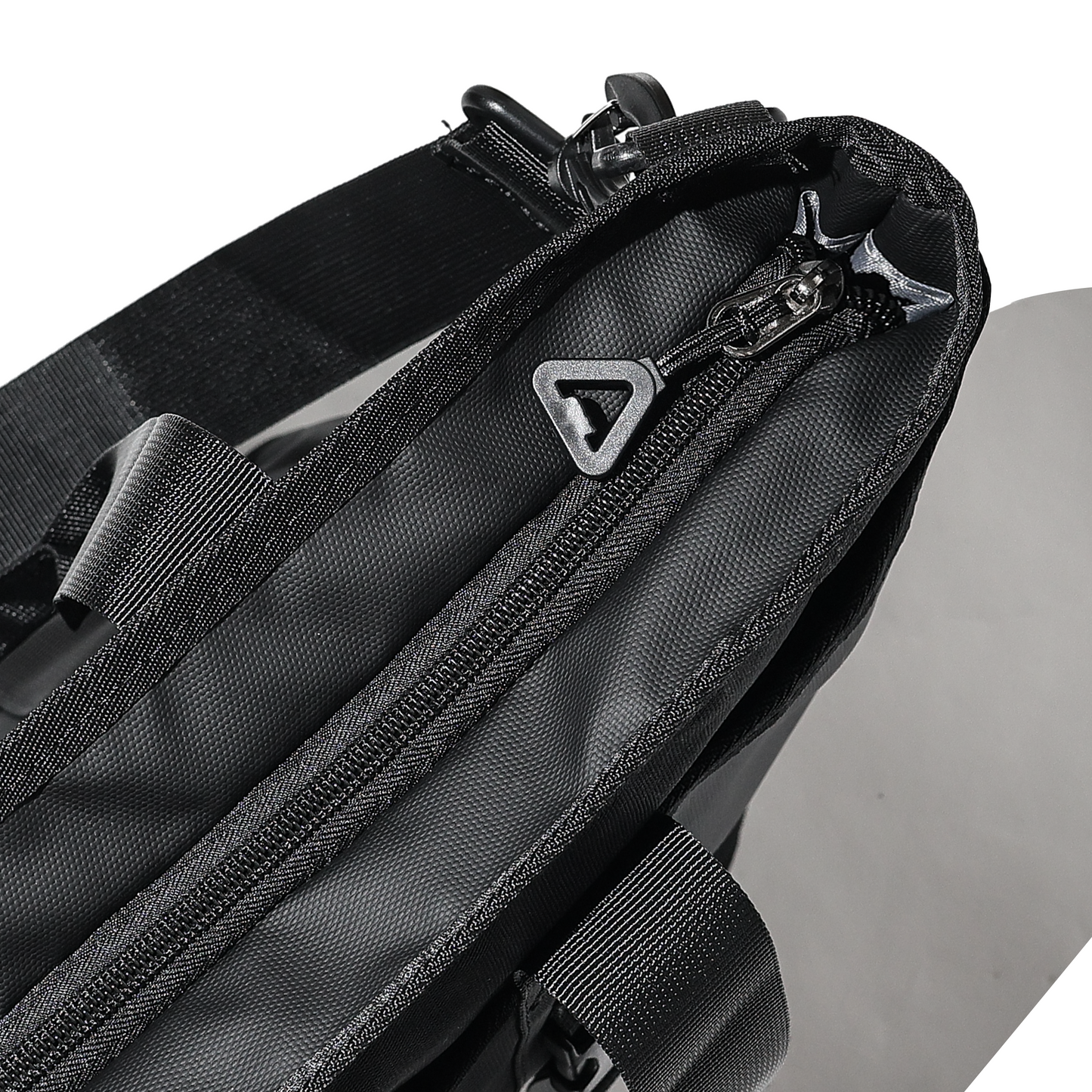 COZY Emblem 2Way Tote Bag